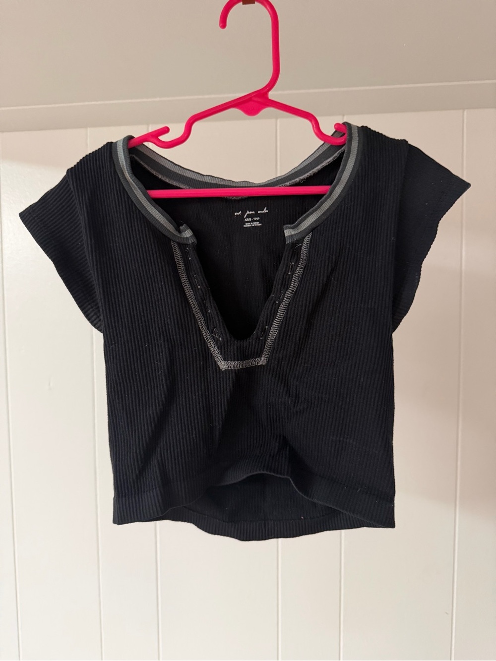 Black Ribbed Knit V-Neck Crop Top